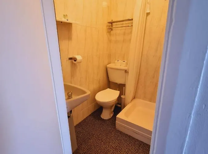 Clifton Court Hotel 2*